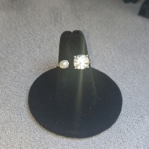 Pretty gold, crystal, and tiny pearl ring
